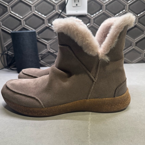 Taos Booties. Great condition. Only worn twice. - Picture 6 of 7